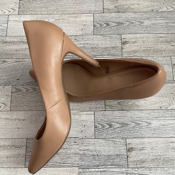 Old navy beige high heels - Picture 7 of 9